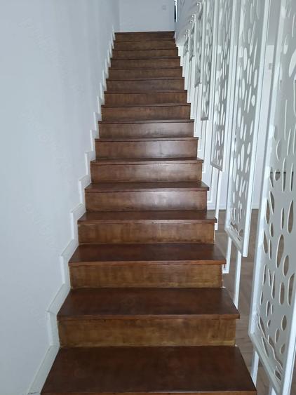 Casă cu 6 camere cu Teren 540 Mp în Central