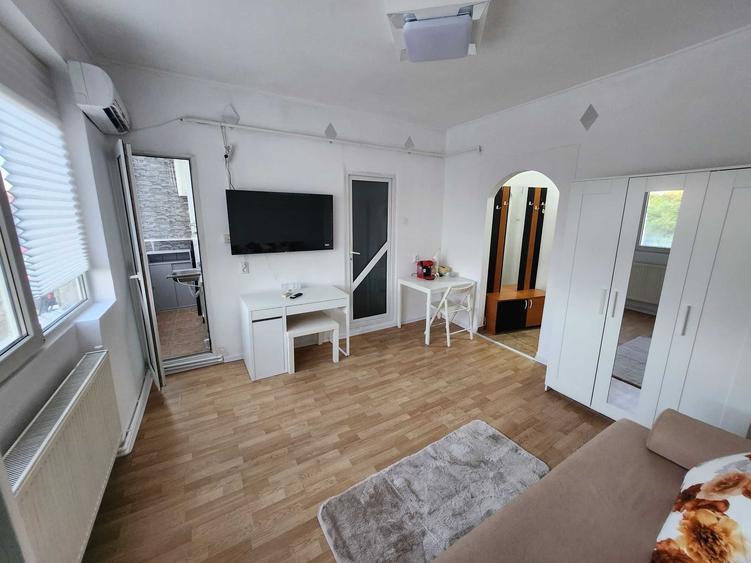 Garsonieră decomandată în Central