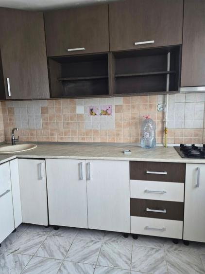 Apartament cu 3 camere decomandat, mobilat în Aurel Vlaicu