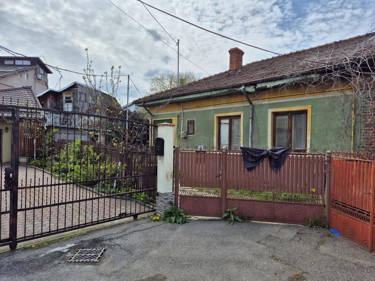 Casă cu 2 camere în Central