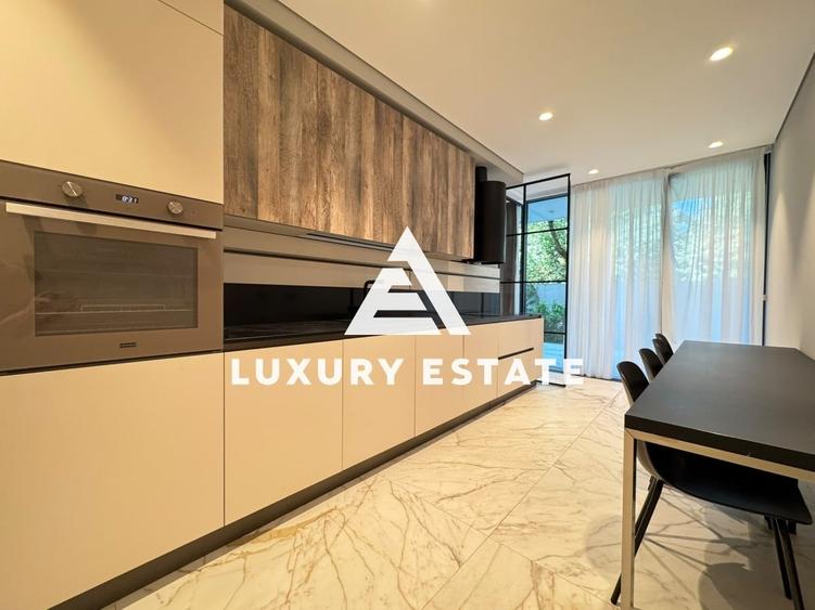 Apartament cu 4 camere decomandat în Primăverii