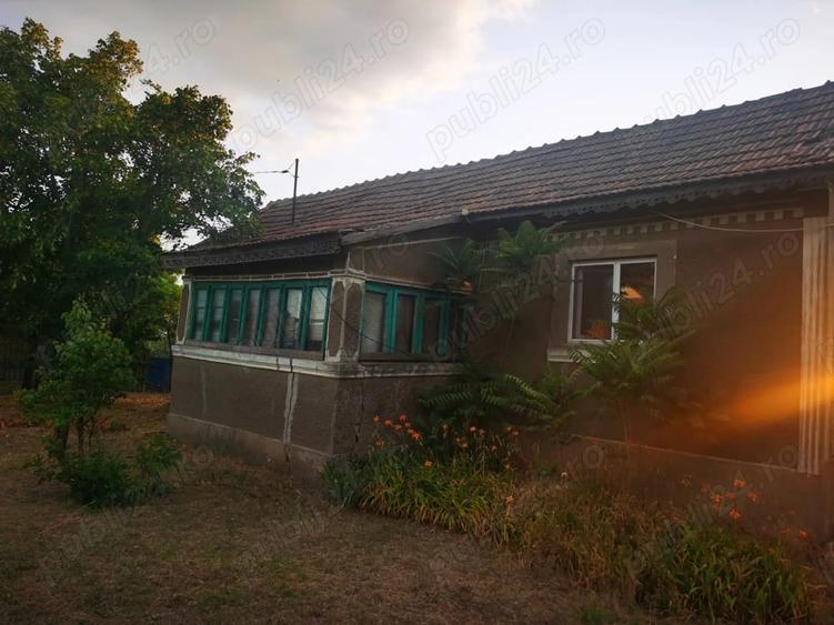 Casă cu 4 camere cu Teren 3000 Mp în Ostrov