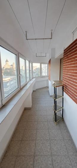 Apartament cu 4 camere decomandat în Banca Națională