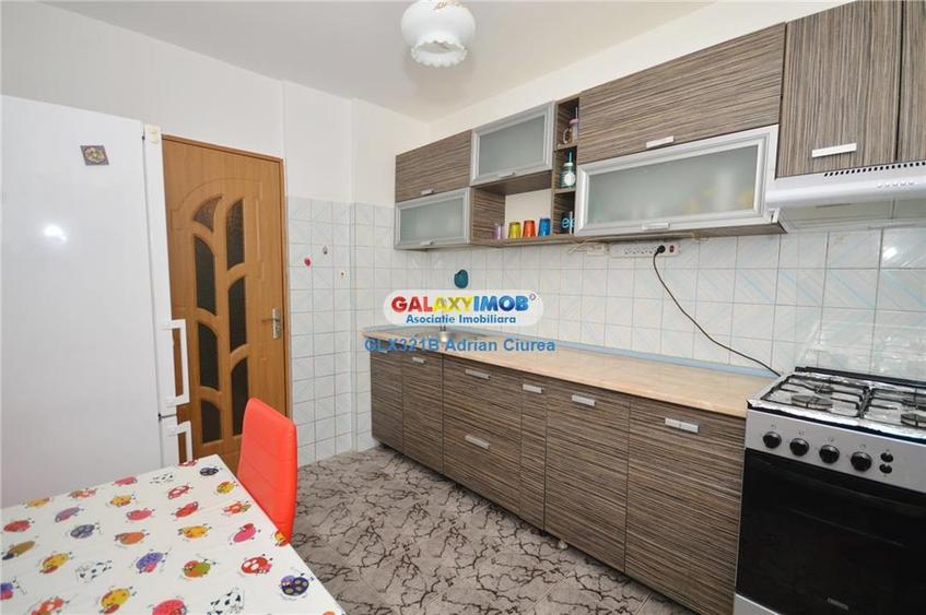 Apartament cu 3 camere decomandat, mobilat în Nerva Traian