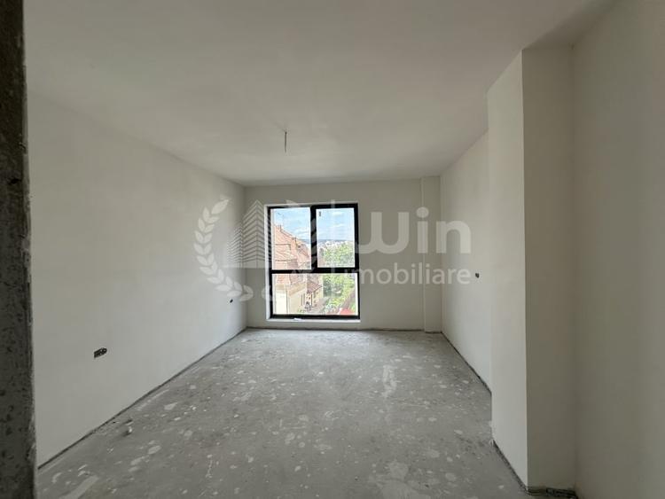 Apartament cu 3 camere semidecomandat în Andrei Mureșanu