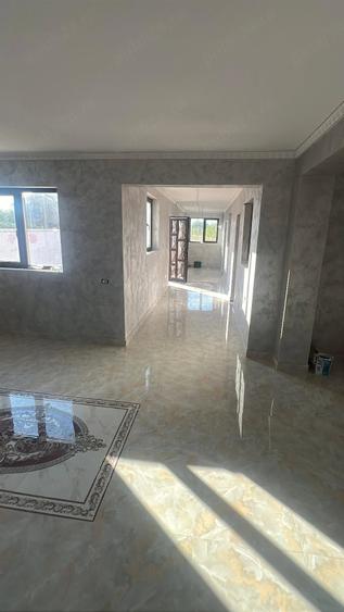 Casă cu 3 camere cu Teren 400 Mp în Central