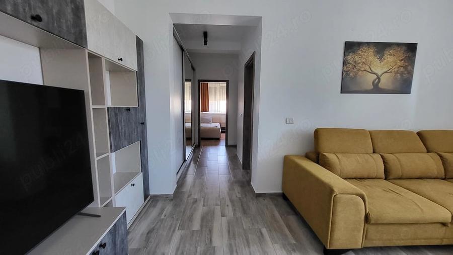 Apartament cu 3 camere semidecomandat în Giroc
