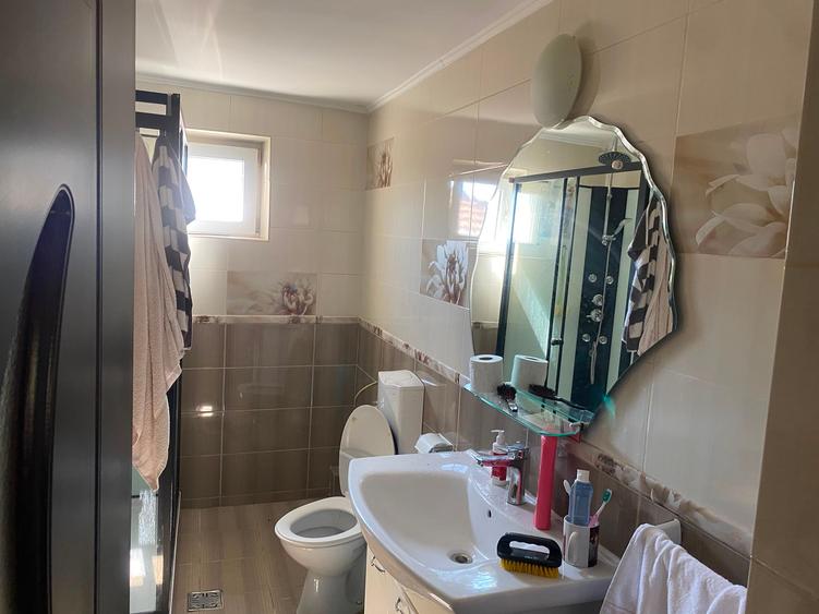 Casă individuală cu 4 camere cu Teren 300 Mp în Exterior Est