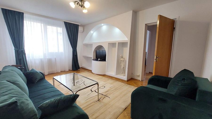 Apartament cu 3 camere circular, mobilat în Titan