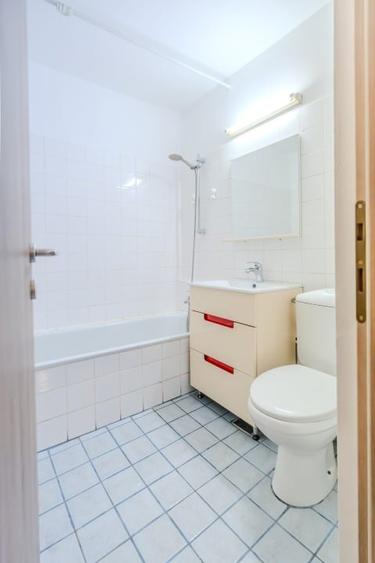 Apartament cu 3 camere decomandat, mobilat în Virtuții