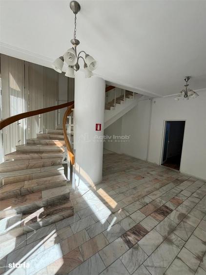 Spațiu comercial, de 260 mp, în Port