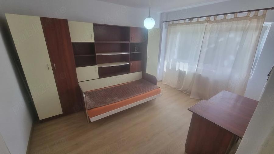 Garsonieră decomandată în Traian