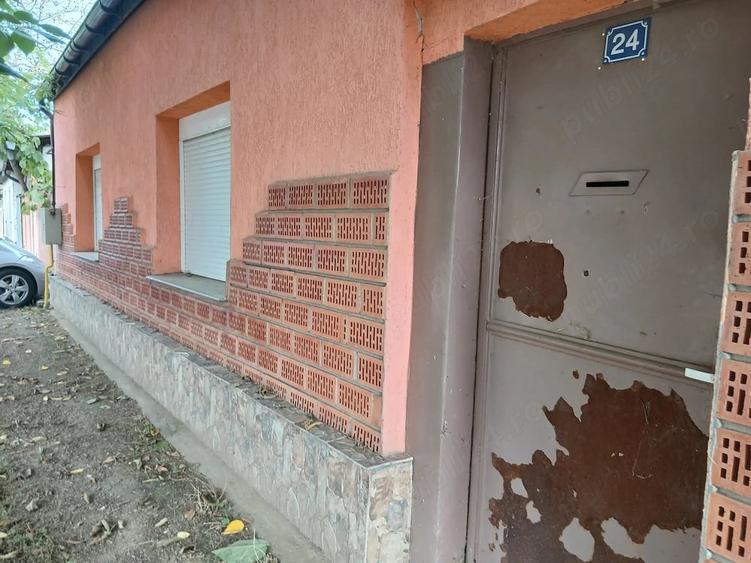Casă cu 3 camere cu Teren 1100 Mp în Central
