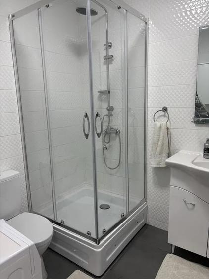 Apartament cu 3 camere semidecomandat, mobilat în Dâmbul Rotund