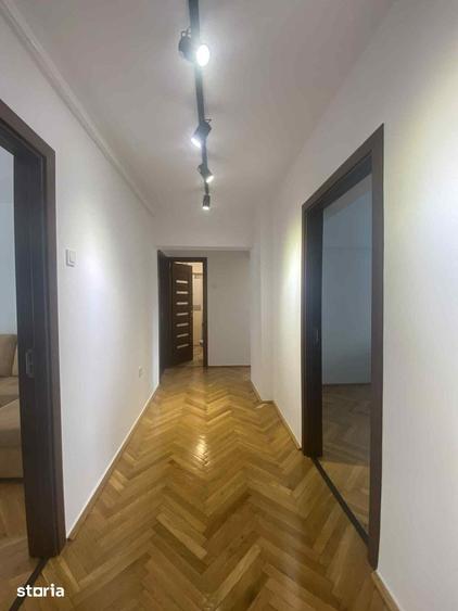 Apartament cu 4 camere decomandat în Soarelui