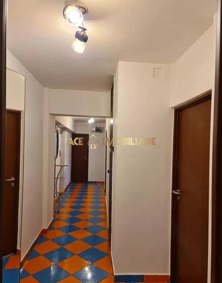Apartament cu 3 camere decomandat, mobilat în Berceni