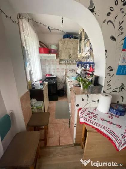 Apartament cu 3 camere semidecomandat în Valea Rosie