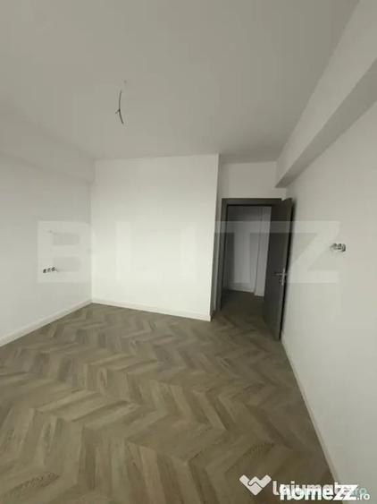 Apartament cu 3 camere decomandat în Micro 6