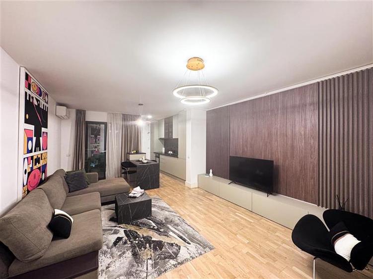 Apartament cu 2 camere semidecomandat, mobilat în Floreasca