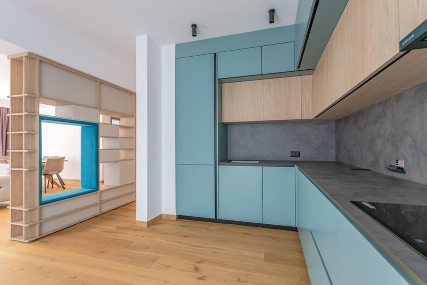 Apartament cu 4 camere decomandat, mobilat în Central