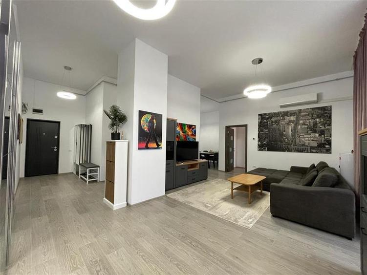 Apartament cu 4 camere nedecomandat în Babadag