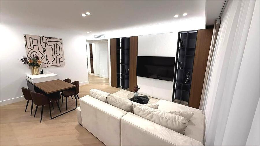 Apartament cu 3 camere semidecomandat, mobilat în Iancu Nicolae