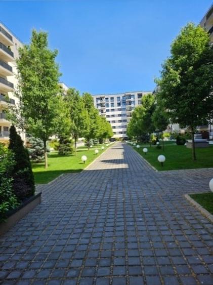 Apartament cu 3 camere decomandat, mobilat în P-ța Victoriei