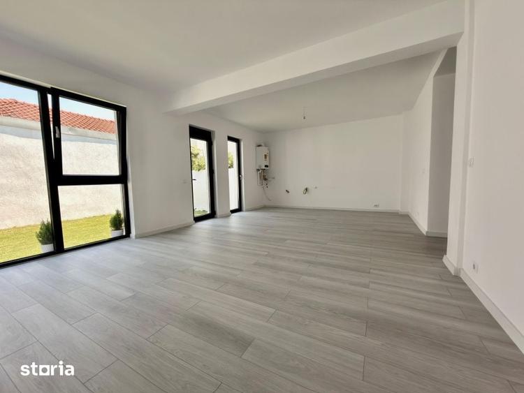 Casă cu 5 camere cu Teren 301 Mp în Cârcea