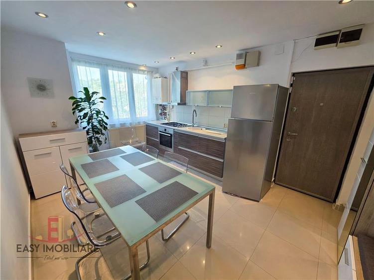 Apartament cu 3 camere decomandat în Tudor