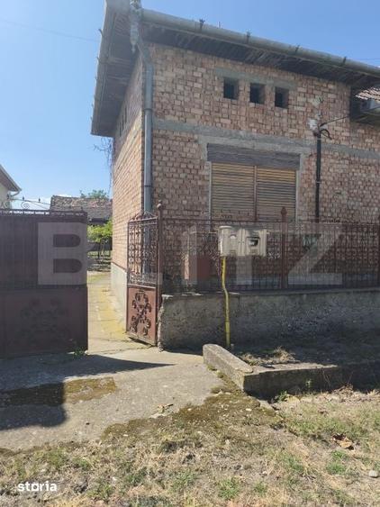 Casă cu 3 camere cu Teren 1435 Mp în Central