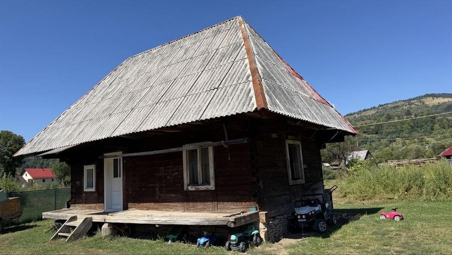 Casă cu 2 camere în Poienile de sub Munte