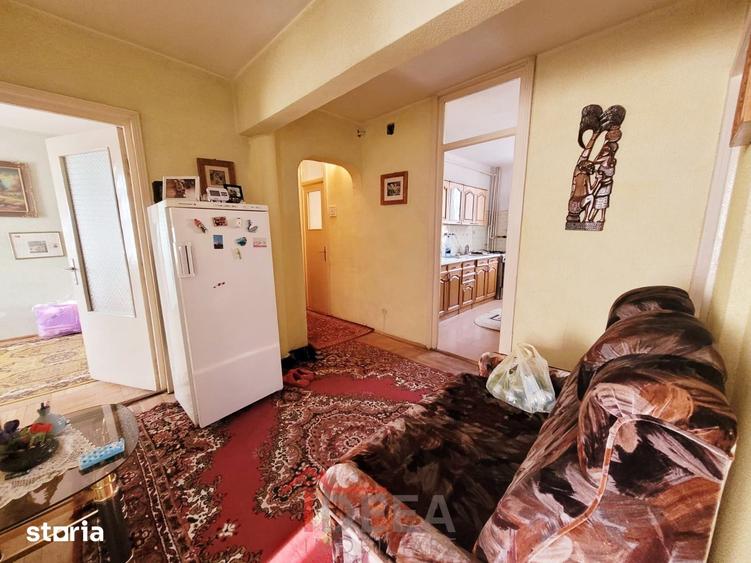 Apartament cu 4 camere decomandat în Central