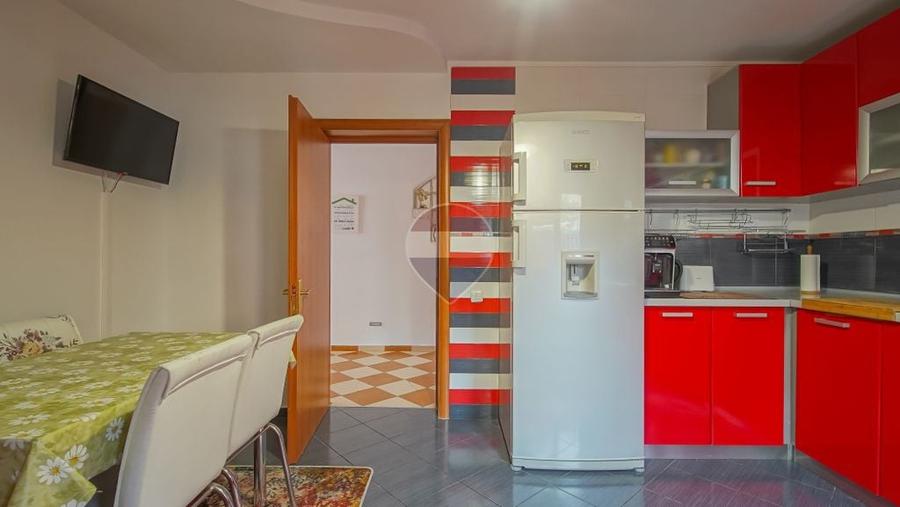 Casă cu 5 camere cu Teren 300 Mp în Central