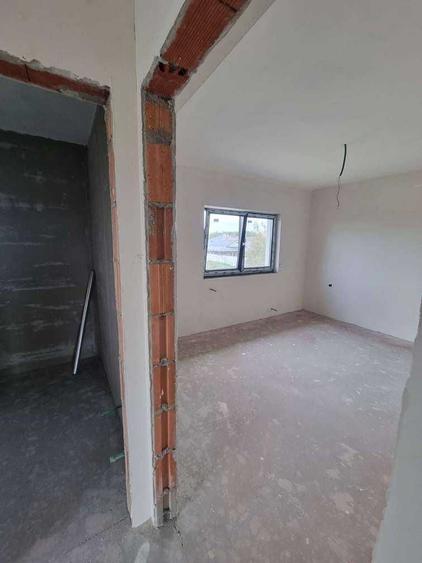Casă cu 4 camere decomandat în Central