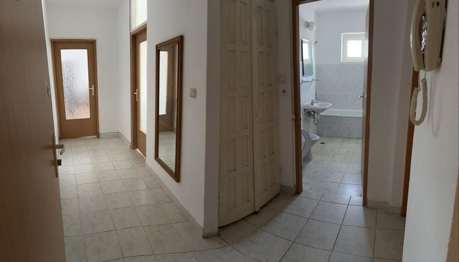Apartament cu 2 camere decomandat în Petru Rareș