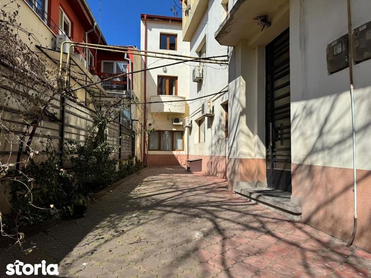 Casă cu 10 camere cu Canalizare în Dacia
