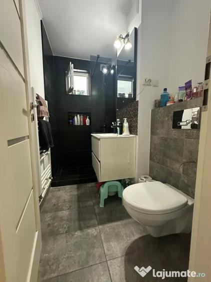Apartament cu 3 camere semidecomandat în Hipodrom