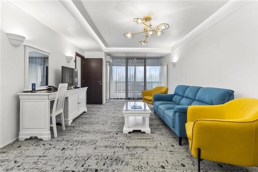 Apartament cu 3 camere decomandat, mobilat în Poiana Brașov