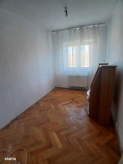 Apartament cu 3 camere decomandat, mobilat în Lipovei — fotografia 3