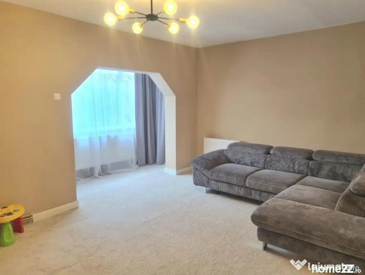 Apartament cu 3 camere decomandat în Central