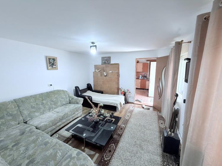 Casă cu 2 camere cu Teren 2300 Mp în Cătămărești