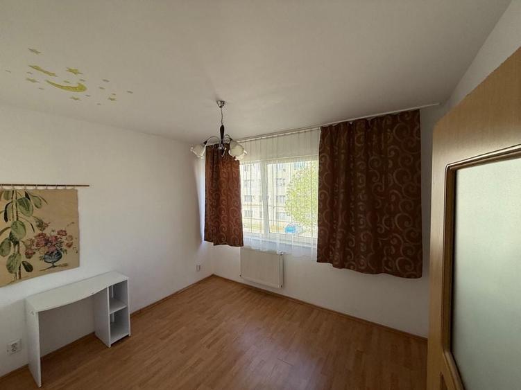 Apartament cu 3 camere decomandat în Dâmbul Rotund