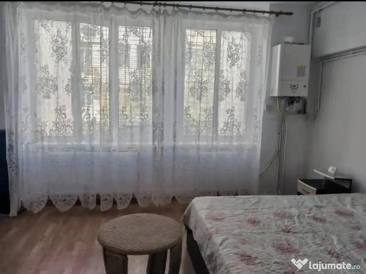 Garsonieră decomandată în Central