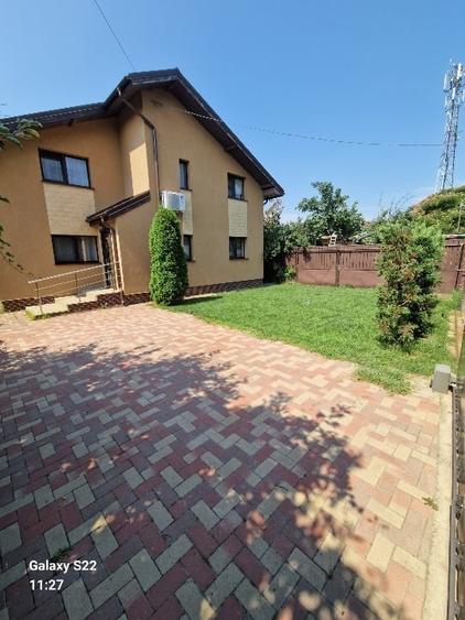 Casă individuală cu 5 camere cu Canalizare în Roșu