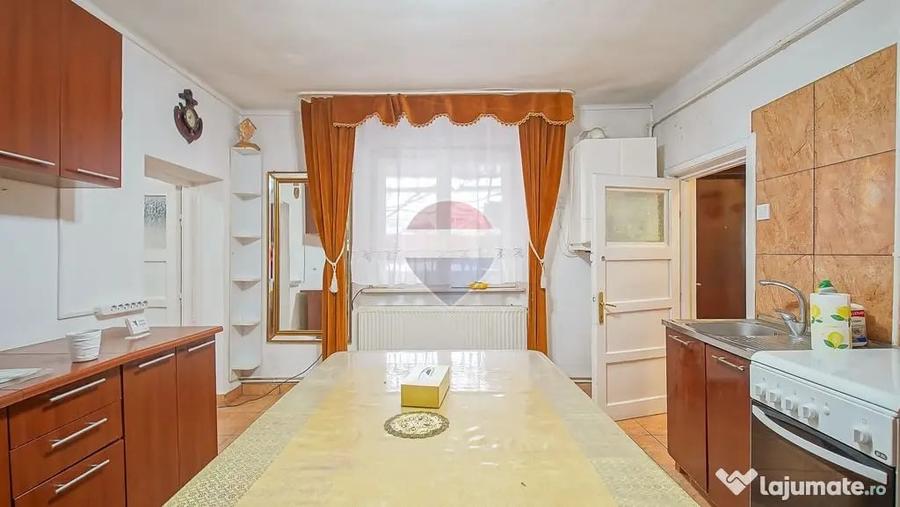 Casă cu 3 camere cu Teren 104 Mp în Central