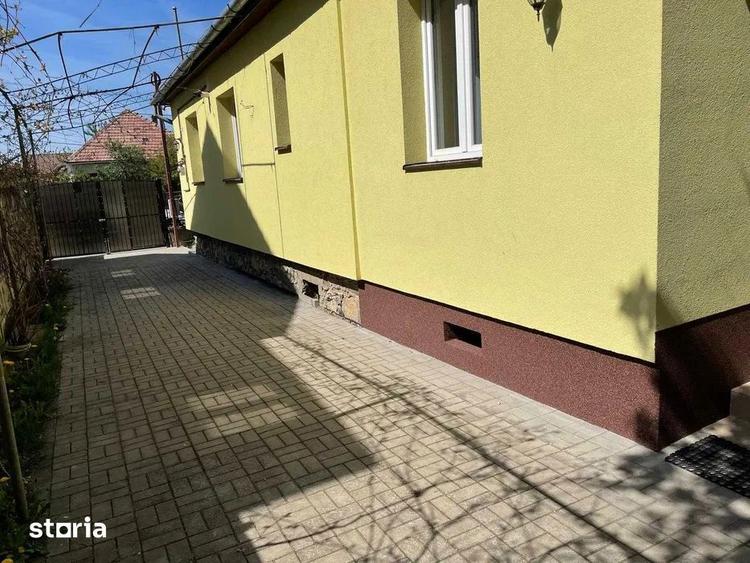 Casă cu 3 camere cu Canalizare în Central