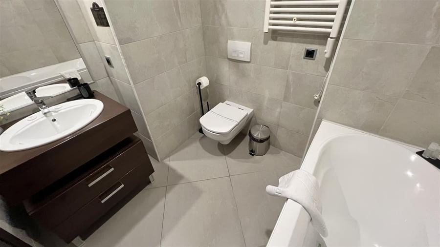 Apartament cu 2 camere decomandat, mobilat în Poiana Brașov
