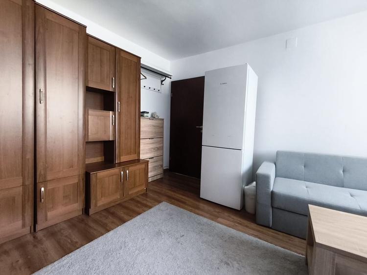 Apartament cu 2 camere semidecomandat, mobilat în Soarelui