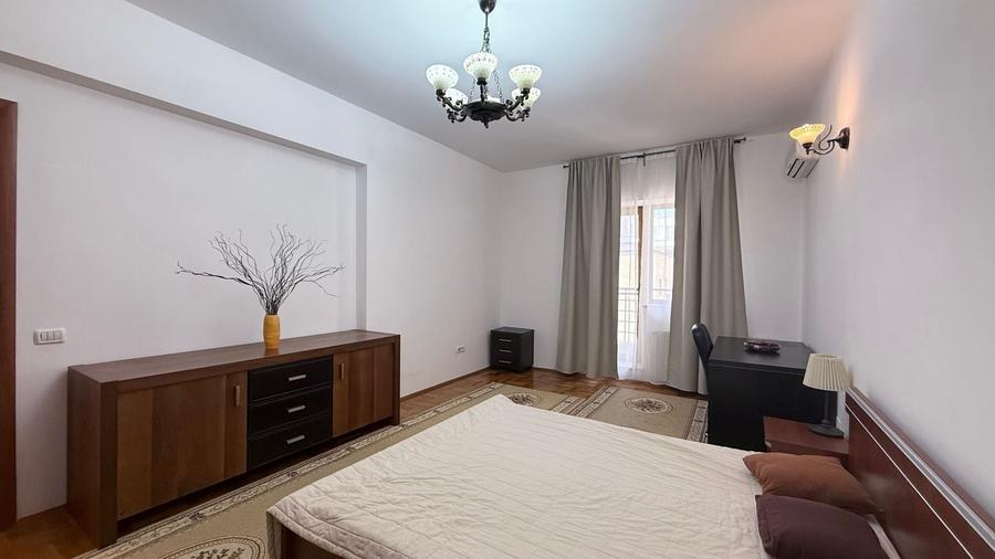 Apartament cu 3 camere semidecomandat în Herăstrău
