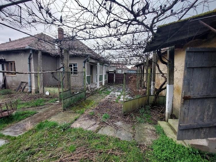 Casă cu 2 camere cu Teren 2258 Mp în Belfir